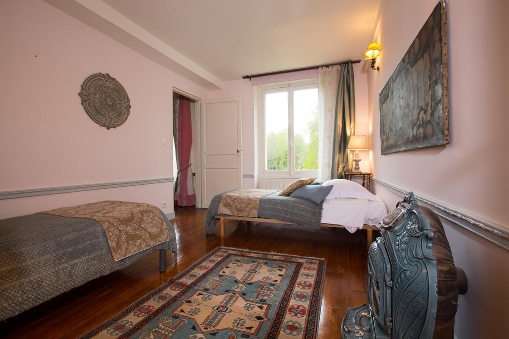 Chateau De La Madeleine Bed and Breakfast Pressagny-lʼOrgeuilleux Exterior foto