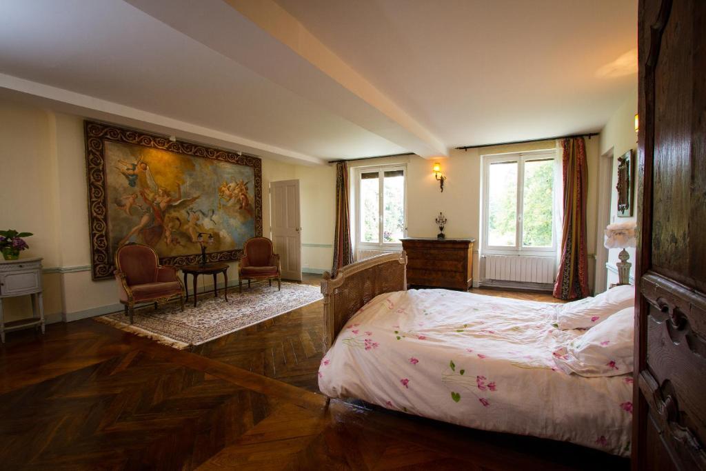 Chateau De La Madeleine Bed and Breakfast Pressagny-lʼOrgeuilleux Habitación foto