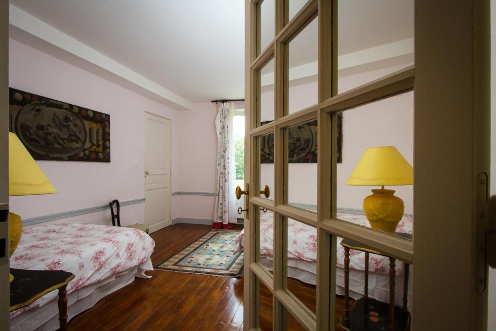 Chateau De La Madeleine Bed and Breakfast Pressagny-lʼOrgeuilleux Habitación foto