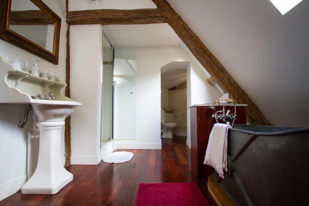 Chateau De La Madeleine Bed and Breakfast Pressagny-lʼOrgeuilleux Exterior foto
