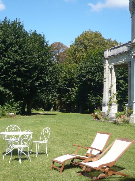 Chateau De La Madeleine Bed and Breakfast Pressagny-lʼOrgeuilleux Exterior foto